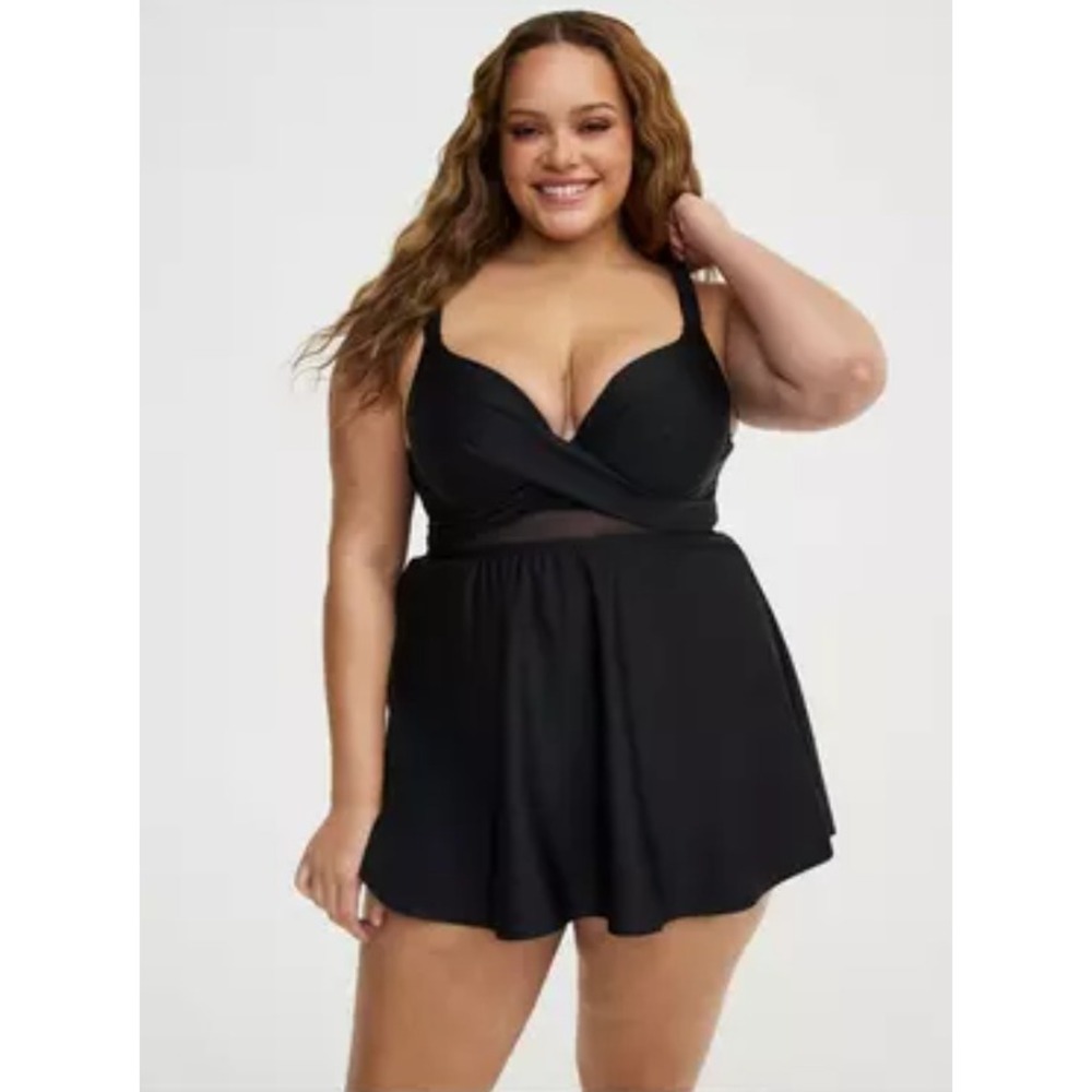 Torrid Swimdress Womens 1 DD/DDD Black Wrap Front Underwire Skirted One Piece